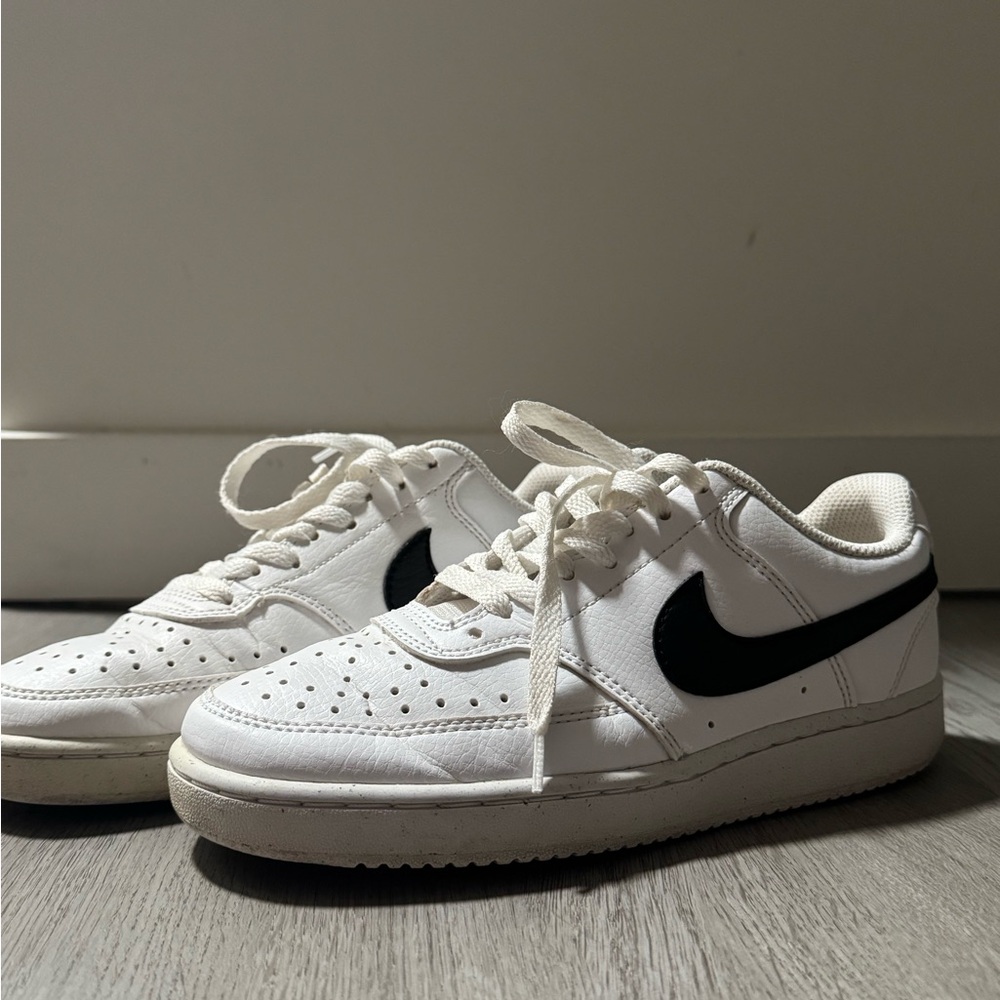 Nike White and Black Sneakers